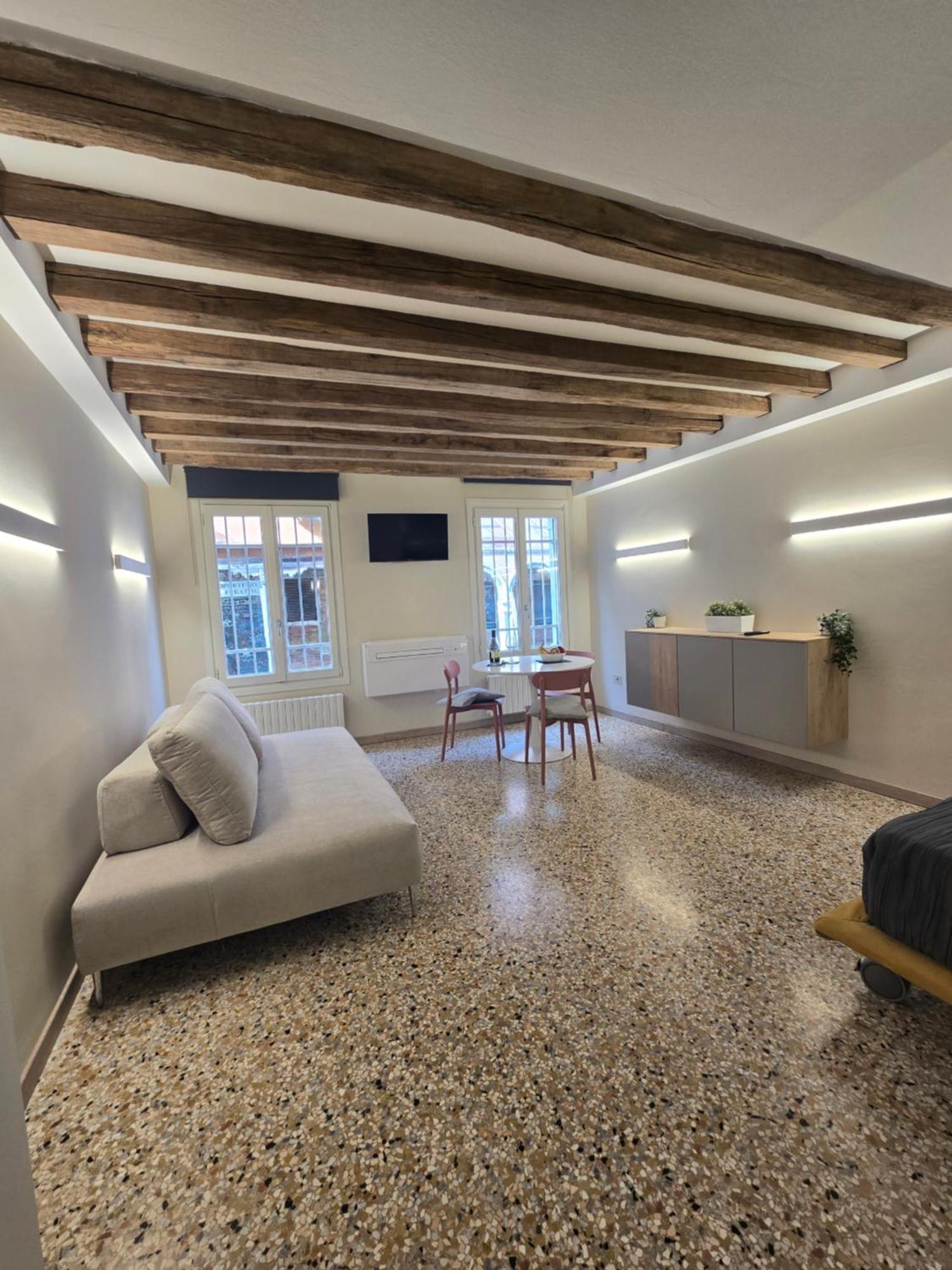 Cozy Studio With Canal View Venedig Eksteriør billede