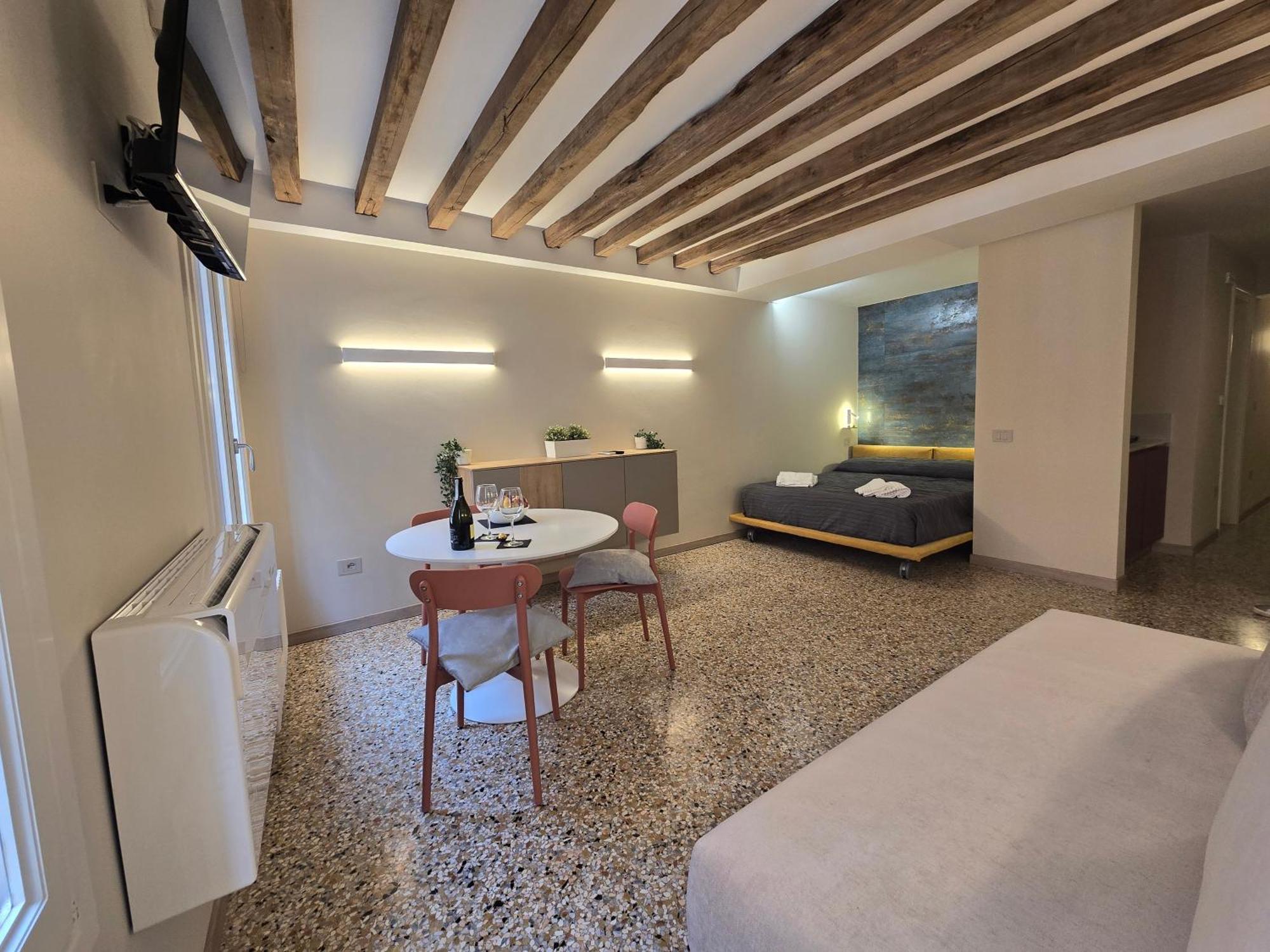 Cozy Studio With Canal View Venedig Eksteriør billede