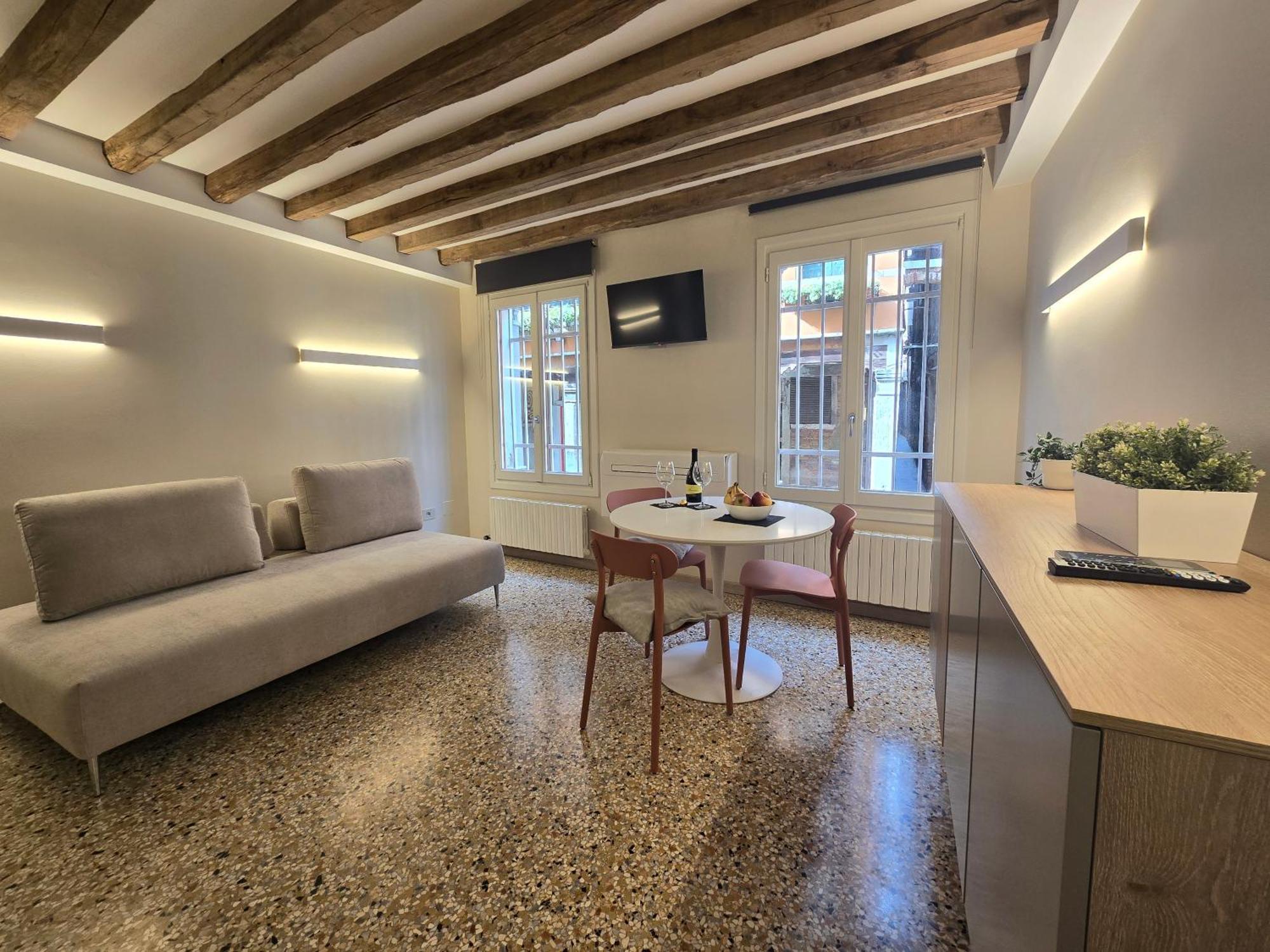 Cozy Studio With Canal View Venedig Eksteriør billede