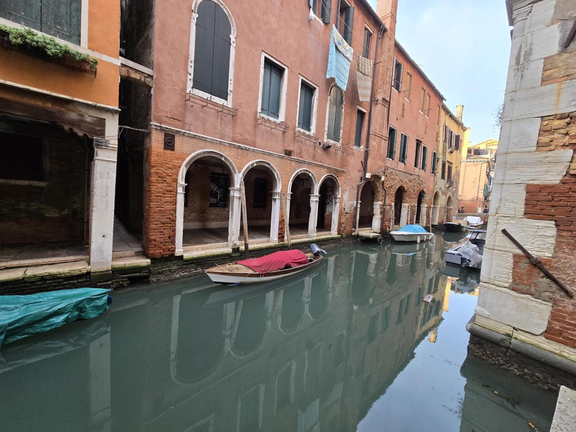 Cozy Studio With Canal View Venedig Eksteriør billede