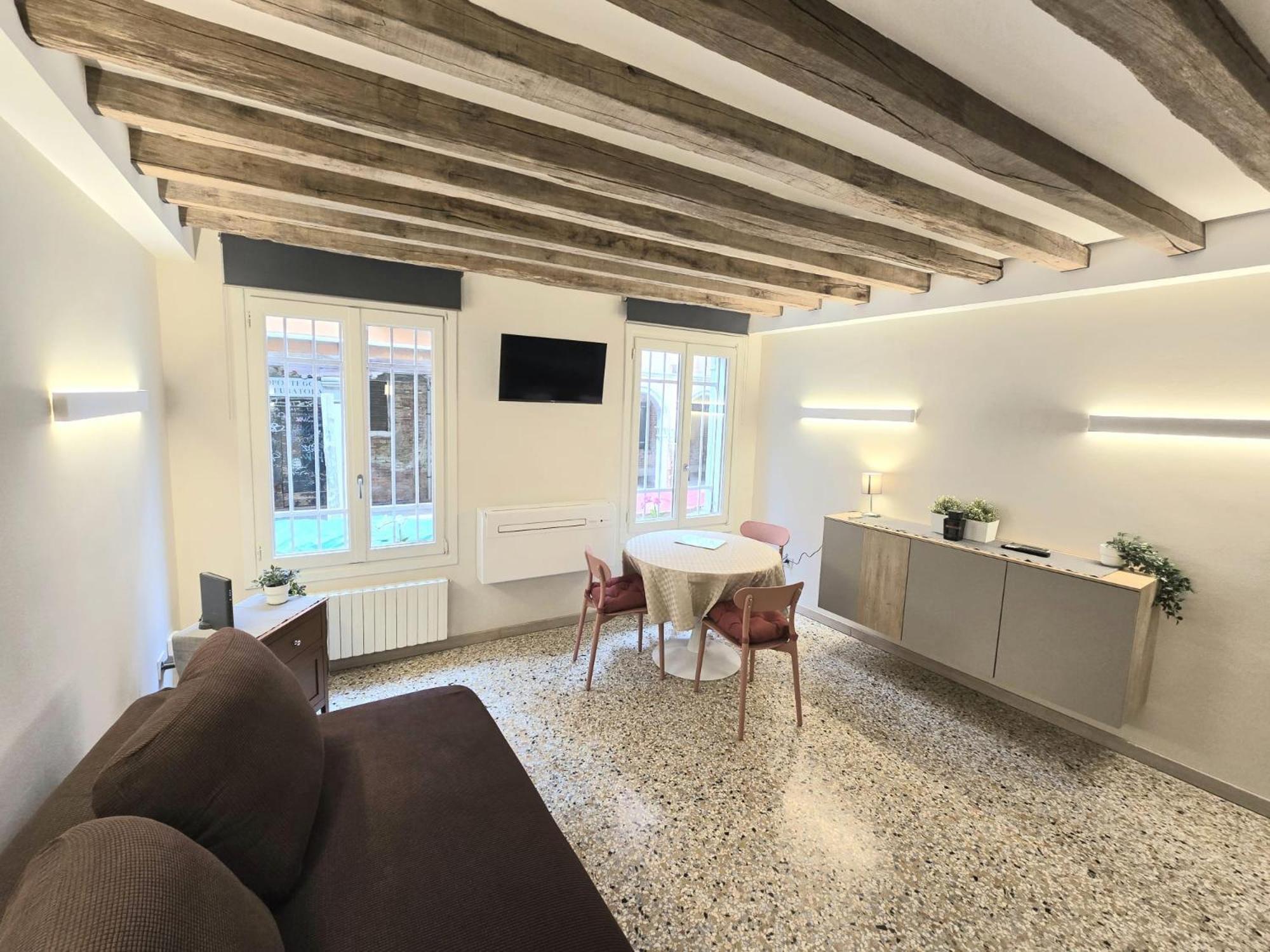 Cozy Studio With Canal View Venedig Eksteriør billede